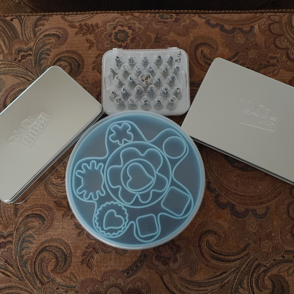 Cake decorating tools.